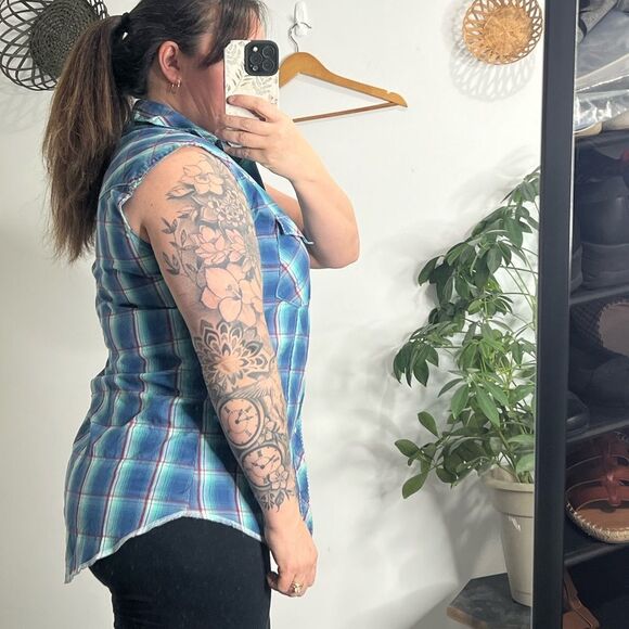 Wrangler Button Down - Picture 2 of 7